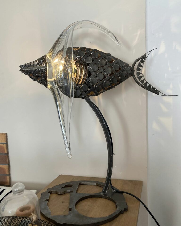 Le Poisson - accumulation de chutes de métal, coupe en verre