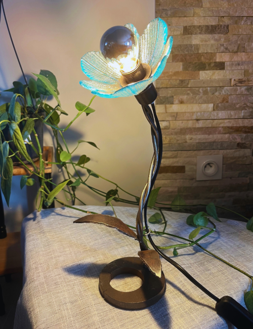 lampe fleur cyan bleu clair