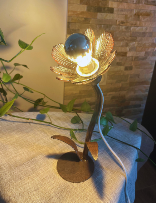 lampe fleur allumée