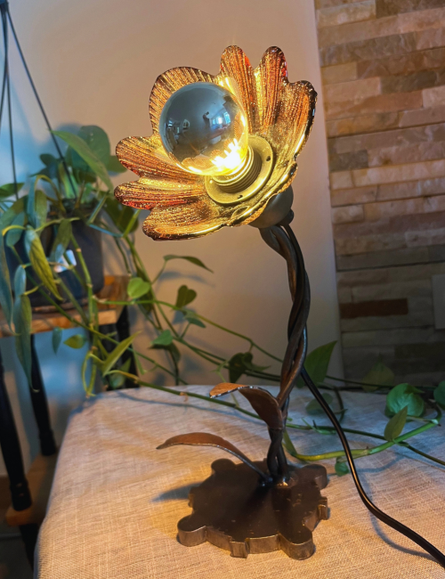 lampe fleur coupelle violette